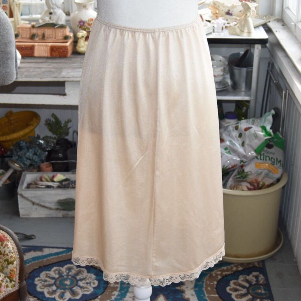 Vintage L’eggs Peach Nylon Half Slip Lace Hem USA 70s 80s M/L